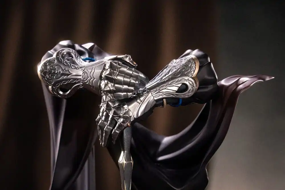 Reverse: 1999 Limepie Series PVC Statue Knight 17 cm